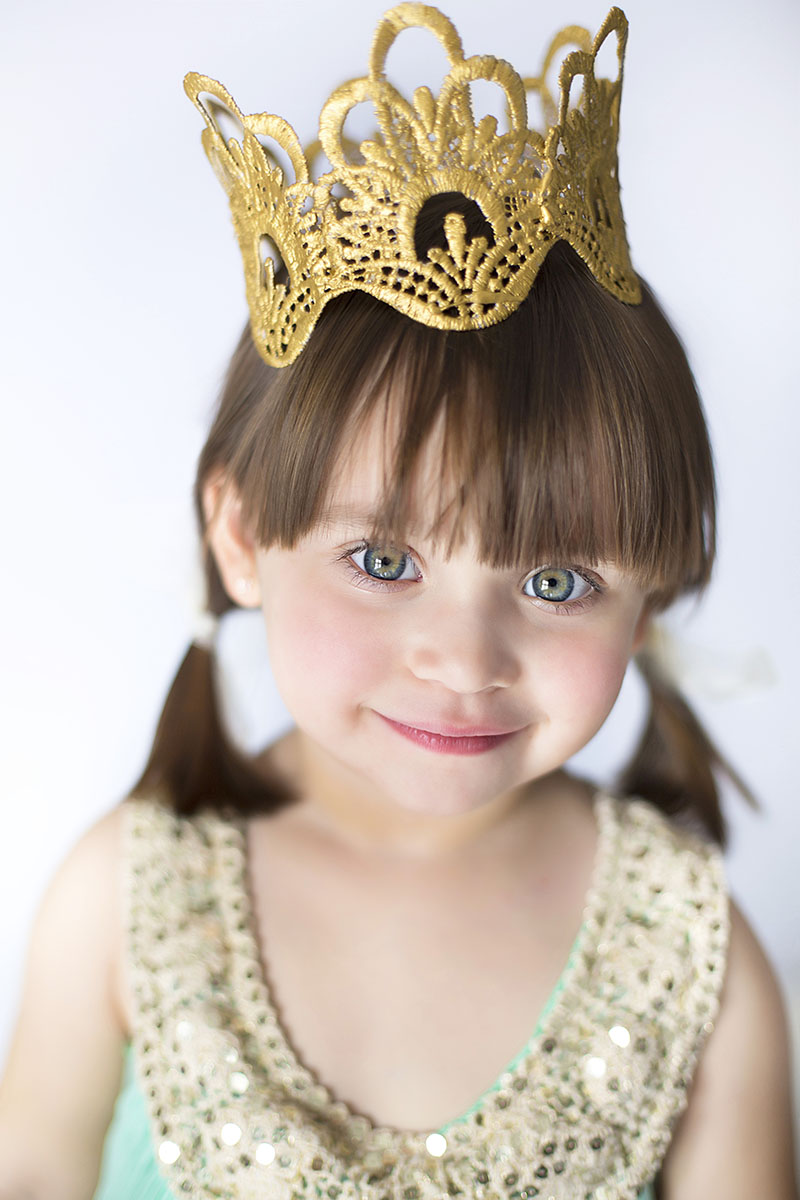 young-girl-with-crown-Modewest